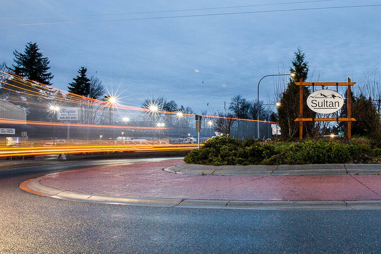 Traffic drives though the roundabout in east Sultan on Saturday, Nov. 16, 2018 in Sultan, Wa. (Olivia Vanni / The Herald)