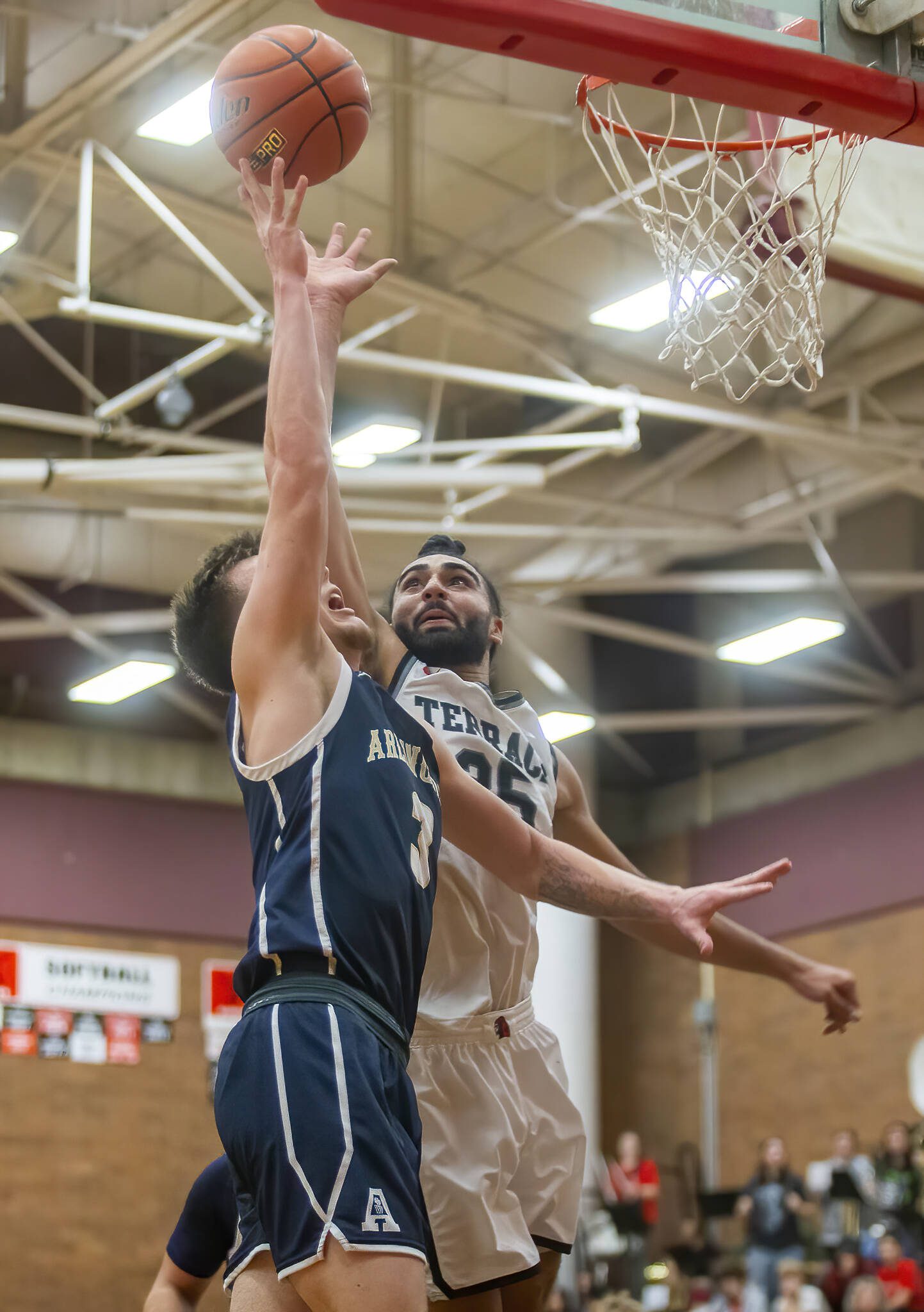 Mountlake Terrace’s Svayjeet Singh attempts to block a layup during the game against Arlington on Tuesday, Dec. 10, 2024 in Mountlake Terrace, Washington. (Olivia Vanni / The Herald)