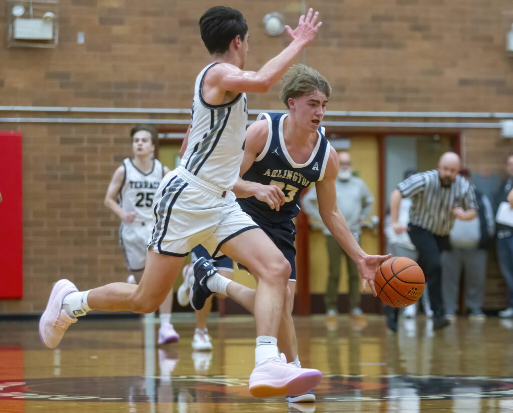 Arlington’s Leyton Martin takes the ball down the court during the game against Mountlake Terrace on Tuesday, Dec. 10, 2024 in Mountlake Terrace, Washington. (Olivia Vanni / The Herald)
