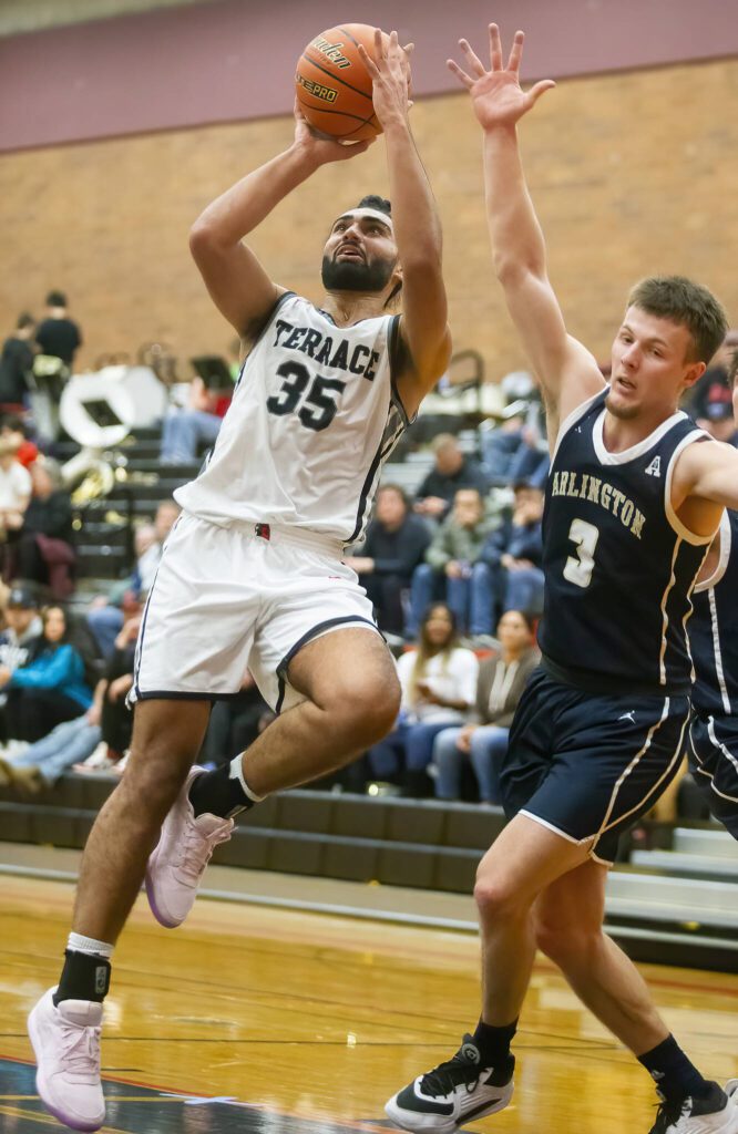 Mountlake Terrace’s Svayjeet Singh makes a jump shot during the game against Arlington on Tuesday, Dec. 10, 2024 in Mountlake Terrace, Washington. (Olivia Vanni / The Herald)
